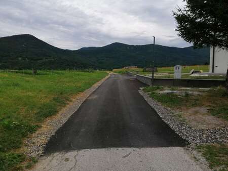 Asfaltiranje cestišča na Dolnjem Zemonu  (1)